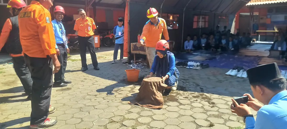 Cetak Generasi Tangguh, MTs Sunan Kalijaga Boyong Siswa Belajar Mitigasi Bencana