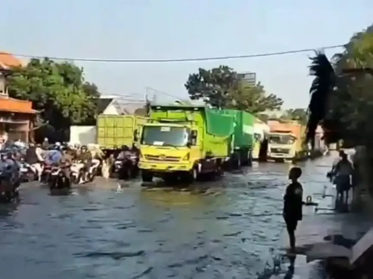 Luapan Sungai Welang Rendam Jalur Pantura Pasuruan, Akses Surabaya–Probolinggo Tersendat