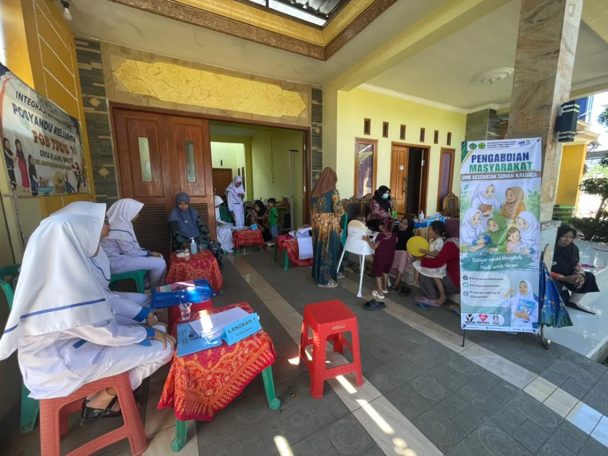 Praktik Nyata, Siswa SMK Kesehatan Sunan Kalijaga Gelar Pengabdian di Posyandu Blado Wetan